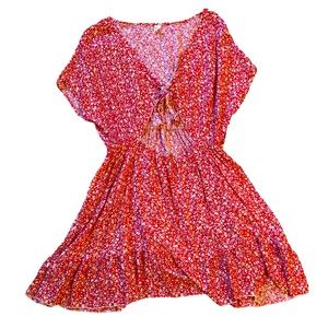 Red And White Floral Dress With Cut Out And Bow Tie On The Front. Super Soft.